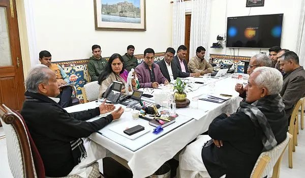 CM गहलोत ने ली कोविड समीक्षा बैठक, कहा- मास्क से कोरोना के अलावा अन्य बीमारियों से भी बचाव